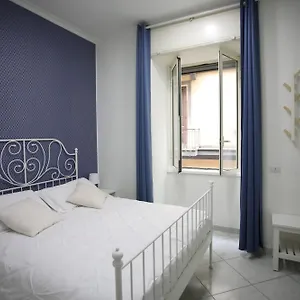 Apartment Lacasa Sulla Nuvola Duomo Centro Storico Di, Naples